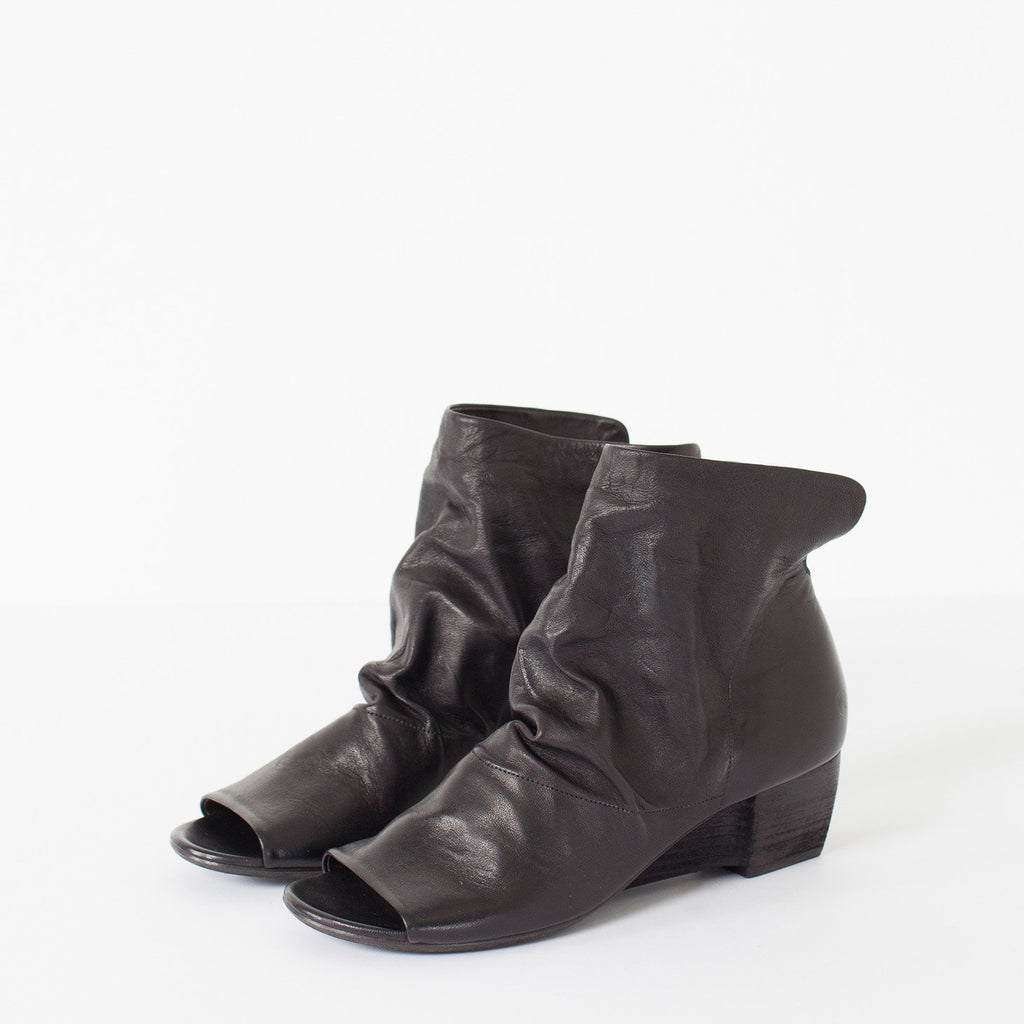 Block Wedge in Black