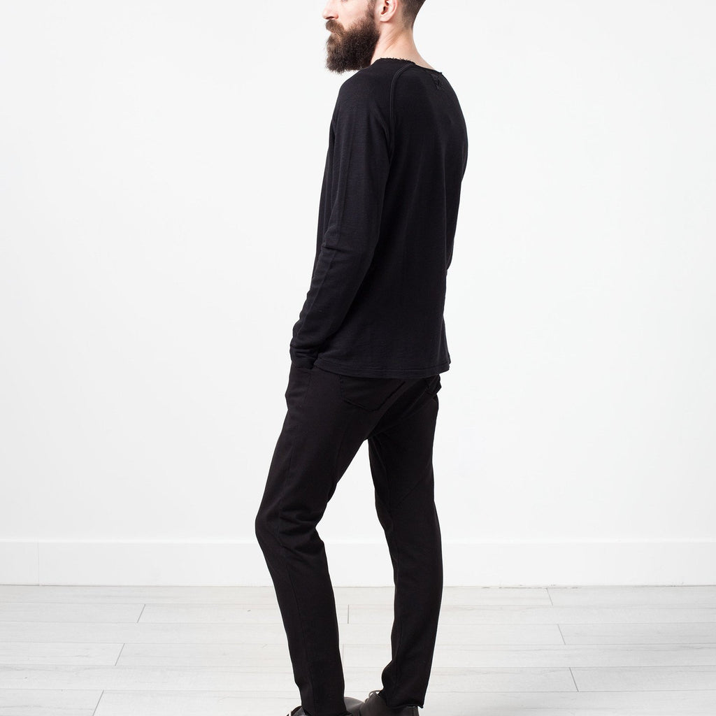 Daris Tee in Black