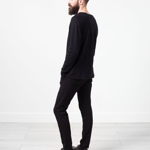 Daris Tee in Black