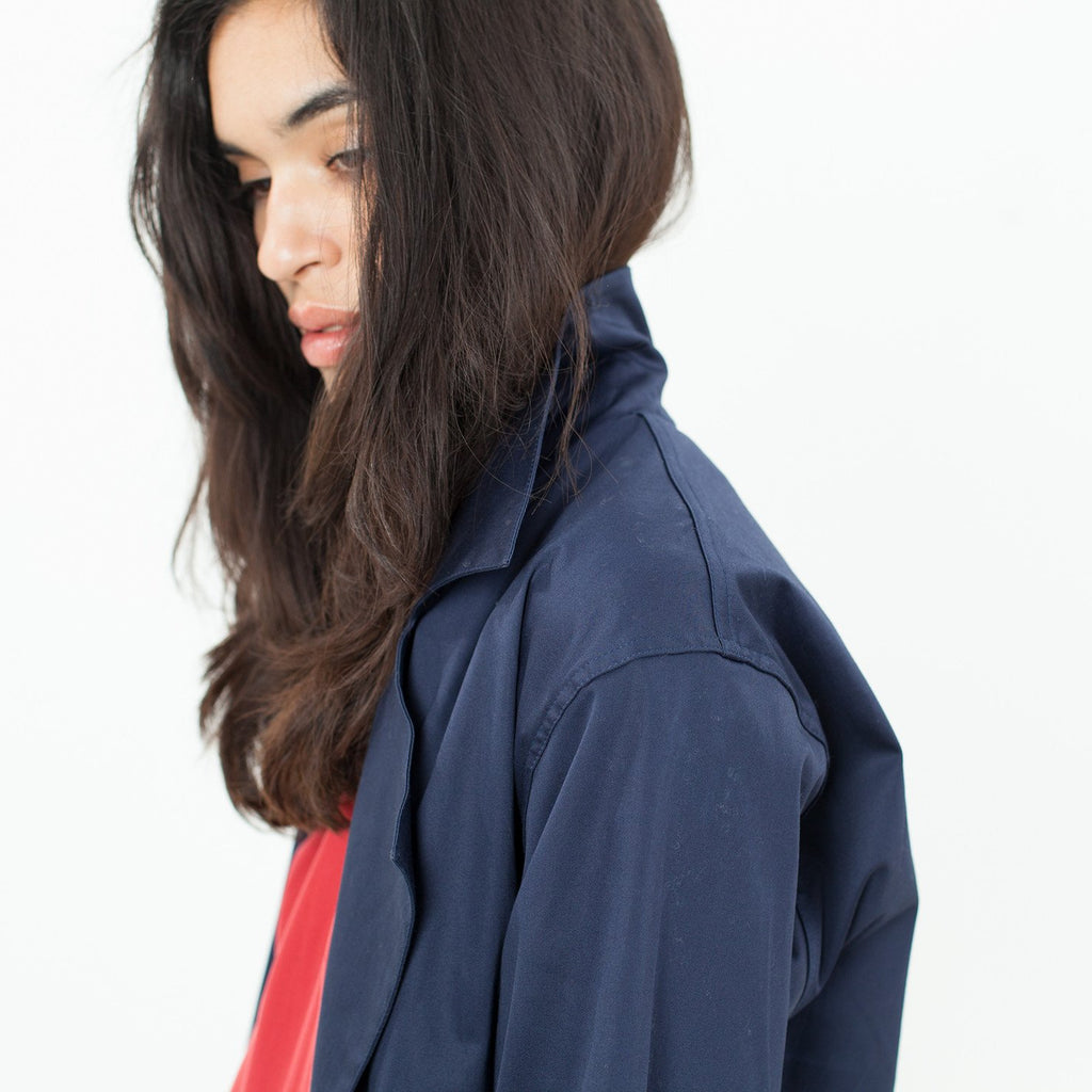 Sateen Trench in Navy