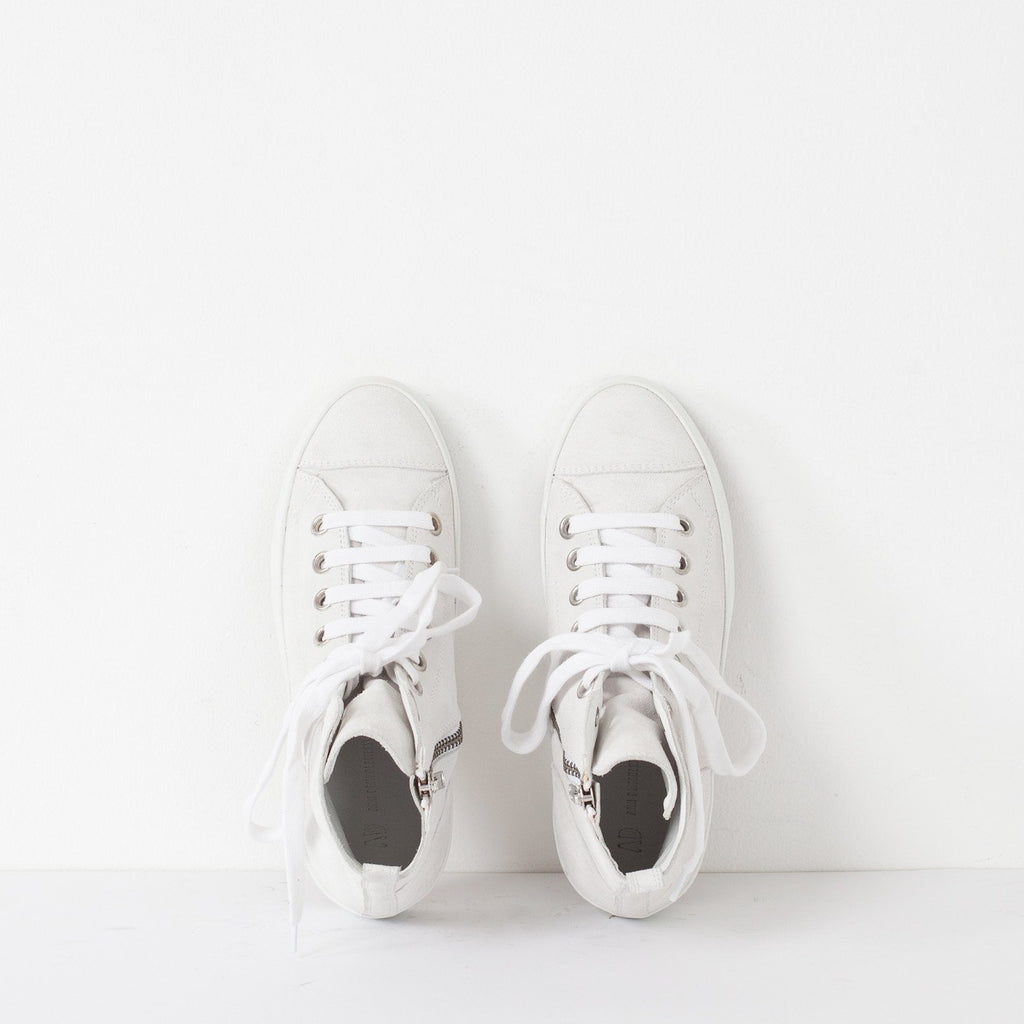 High Top Sneaker