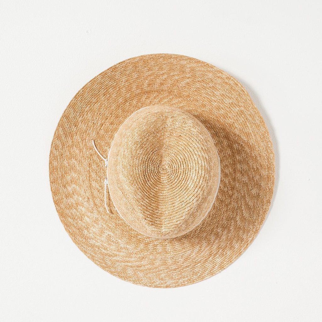 Wrapped Up Hat in Straw/White