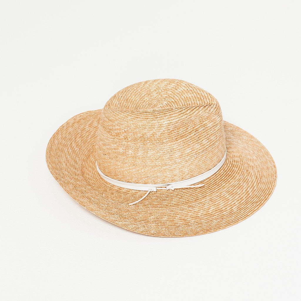 Wrapped Up Hat in Straw/White