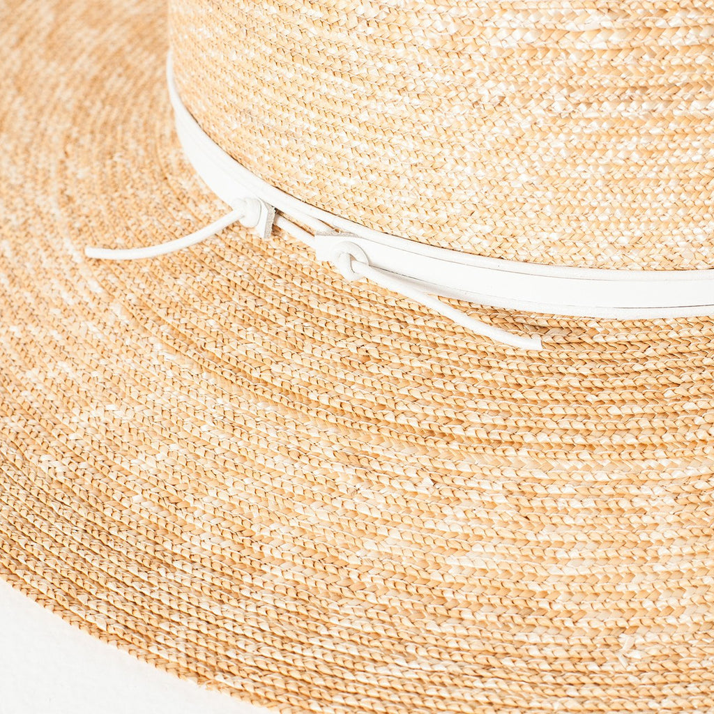 Wrapped Up Hat in Straw/White