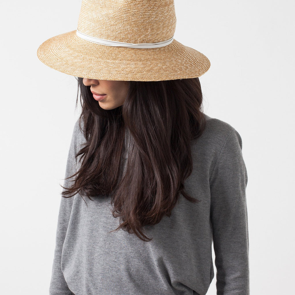 Wrapped Up Hat in Straw/White